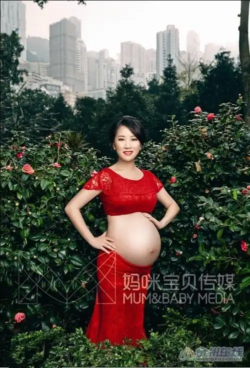 李念孕期登时尚杂志《孕妈咪》