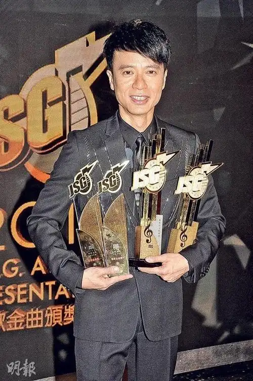 李克勤相隔11年再获《最受欢迎歌星奖》,喜出望外.