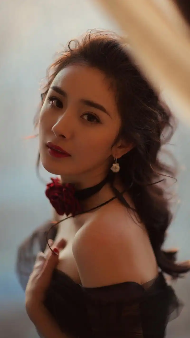 首页 手机壁纸 明星 杨幂性感迷人优雅手机壁纸1080_1920竖版 竖屏