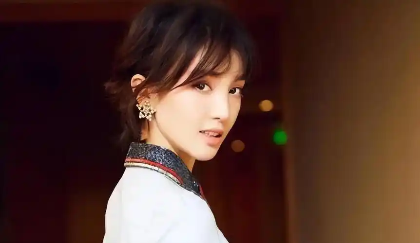 金晨取关胡夏分手,双方见家长后闹掰,恋情仅维持5个月