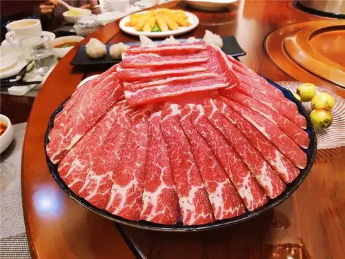 p>雪花牛肉即指脂肪沉积到 a target="_blank" href="/item/肌肉纤维