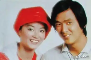 让林青霞穷追不舍,谢贤都不敢得罪,王羽的一生究竟有多传奇?