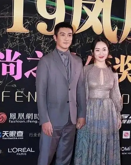 霍思燕身材被低估了!穿镂空裙 麻花辫像女王,小4岁的杜江像跟班