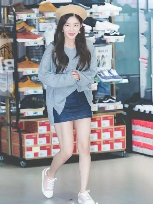 初秋不会穿?学"韩国女神"裴珠泫,搭配贝雷帽美丽加倍!