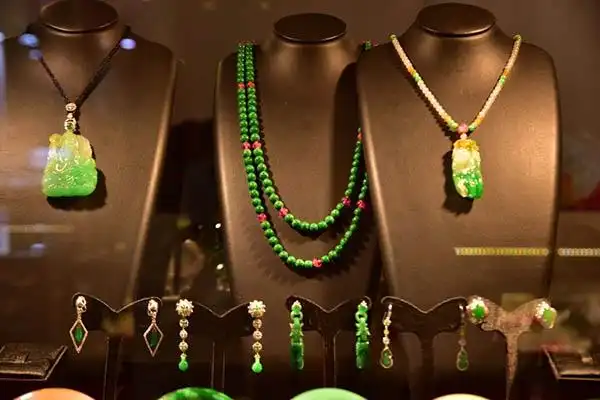 本次上海珠宝展服务更是体贴十足,现场专家提供免费鉴定,svip