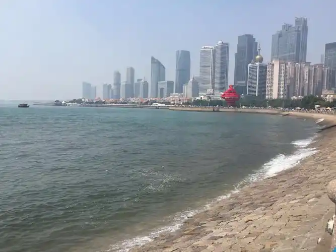 【携程攻略】青岛五四广场景点,很漂亮广场而且在海边上,站在这里可以