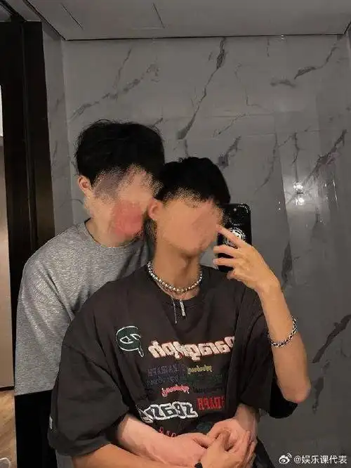 炎亚纶事件当事人耀乐晒和男友合照公开恋情