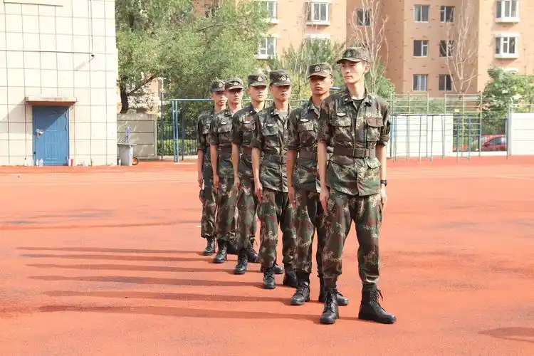 学军人之风采,强自身之素质——长春市第八十二中学新生军训开营仪式