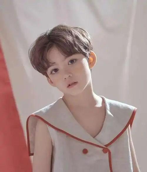 5岁萌宝发量惊人,帅气发型穿搭不输小鲜肉,他才是全网最靓的崽_男童