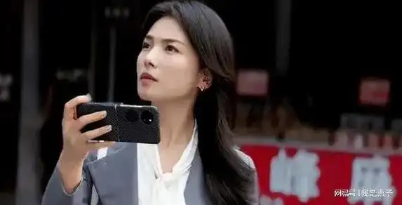 演员刘涛与小鲜肉拍吻戏亲到腿软合不拢嘴好尴尬