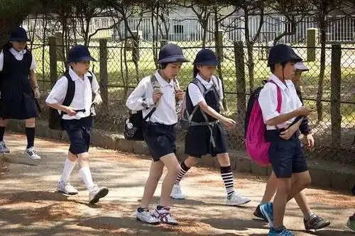 走路去上学的中文电影-走路上学 电影-走路上学电影免费观看-走路上学
