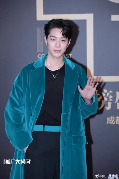 悦游金榜盛典#赖冠霖生图#来啦!身高腿长比例佳,每一张都是做梦素材