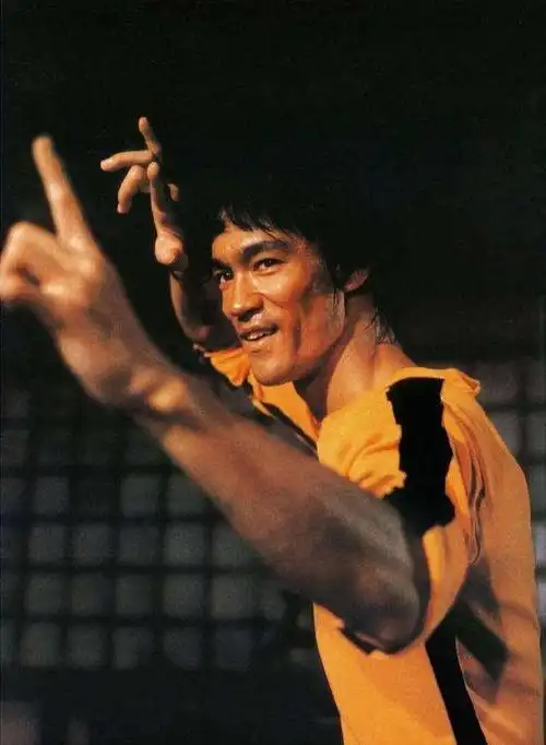 李小龙活了多少岁(李小龙活多大岁数) - 173百科