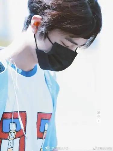 肖战发带造型小合集活力十足青春洋溢为之疯狂心动