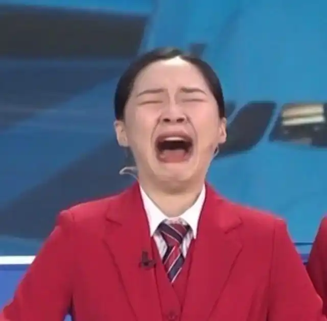 金靖《机场姐妹花》每一帧都是表情包啊,往那儿一站就是笑点啊哈哈