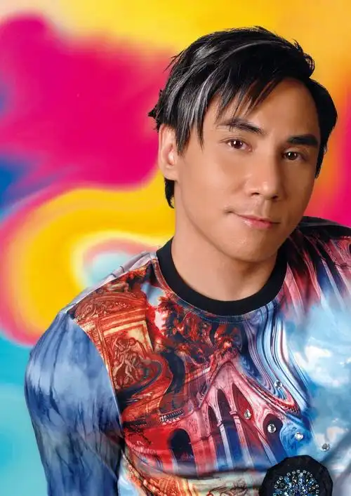 1961年11月18日出生于香港,中国香港流行乐男歌手,音乐人