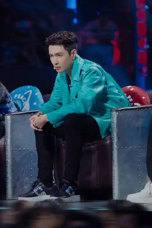 张艺兴《这就是街舞4》跨舞种融合战 精准解读舞台设计