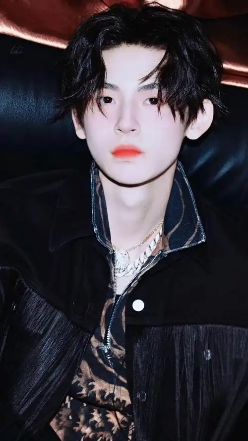 2022最新小鬼王琳凯壁纸高清图片时尚帅气个性写真锁屏