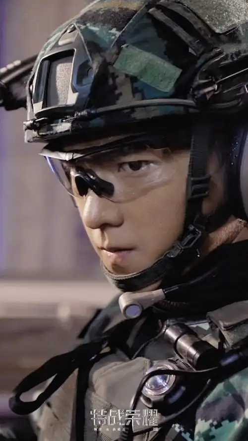 杨洋180度悬空倒吊射击##杨洋燕破岳##杨洋特战荣耀