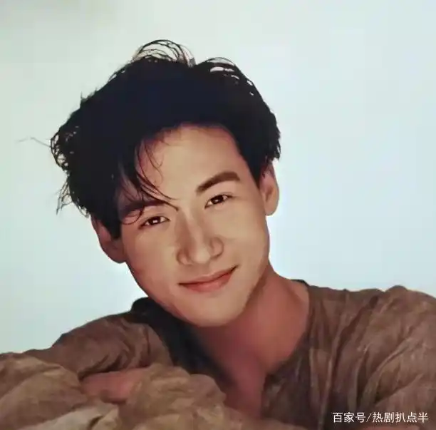 7位动过脸的男港星,成龙割了双眼皮,刘恺威全脸变动大