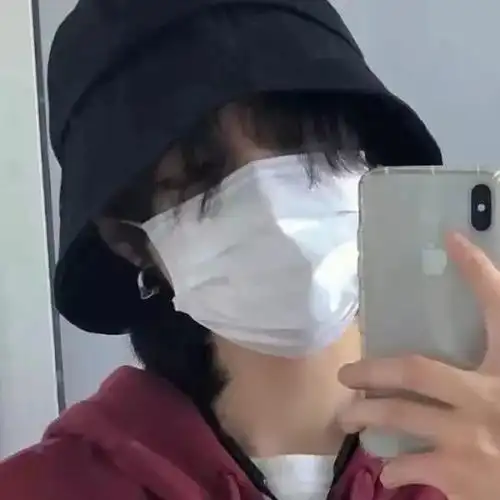 戴口罩的男生头像|青春才几年 疫情占三年