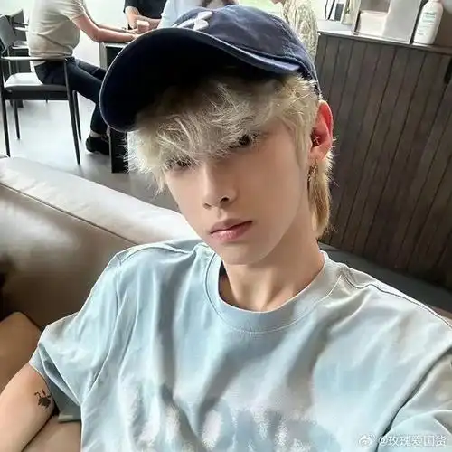 男生头像超话帅气的男头,让你感受到不一样的魅力!