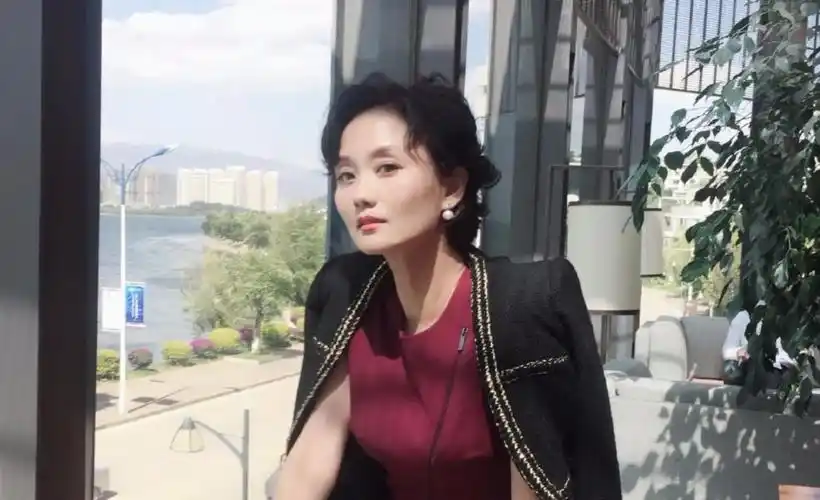 51岁的她才是赢家,儿子"张翰"是当红明星,女儿是奥运冠军!_李颖