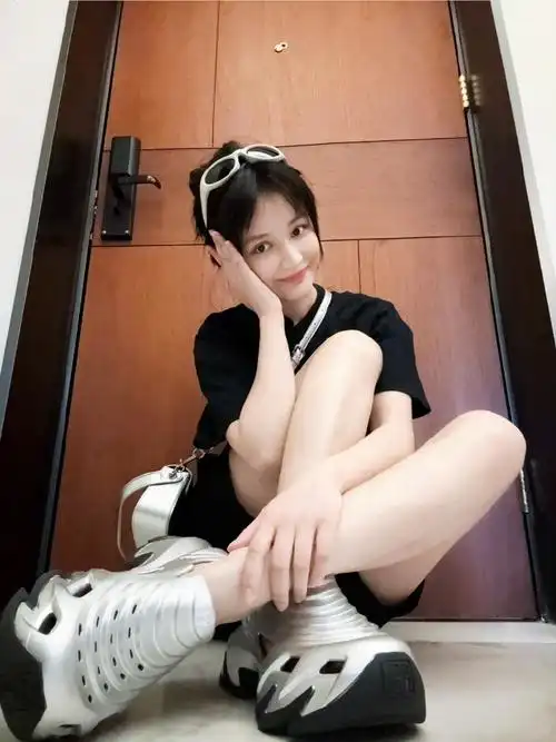 ogr star#02王一菲超话    @王一菲faye选择ogr龙牙系列「银色」