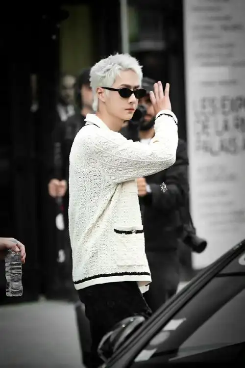 王一博g社生图#你知道吗,作为香奈儿全球品牌形象大使的王一博穿的是