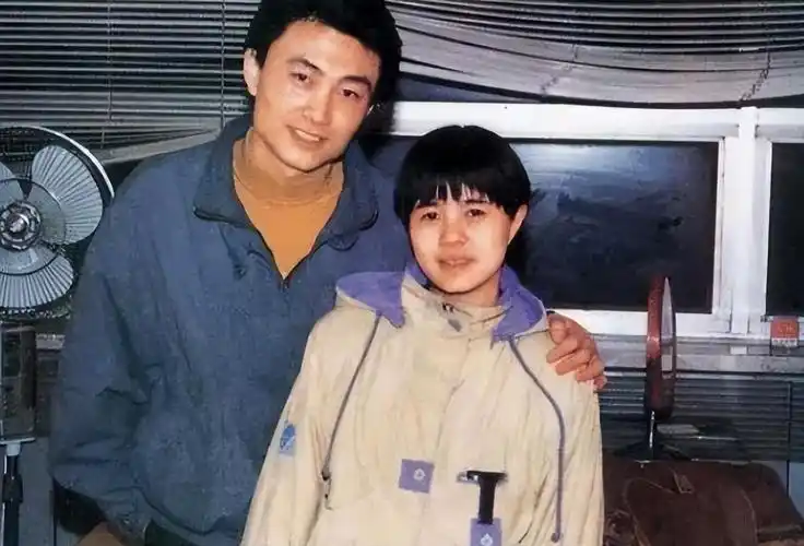 金龟子刘纯燕升级做外婆24岁女儿诞下男婴外表像姥爷王宁