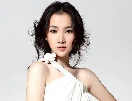 她和朱亚文相恋9年,却输给沈佳妮,她是谁?_潘禹彤_生活_感情