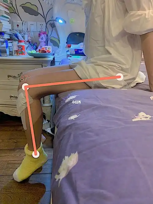 今天的角度确实进步了一点点,突破了90度,不过躺平久了起来弯腿还是