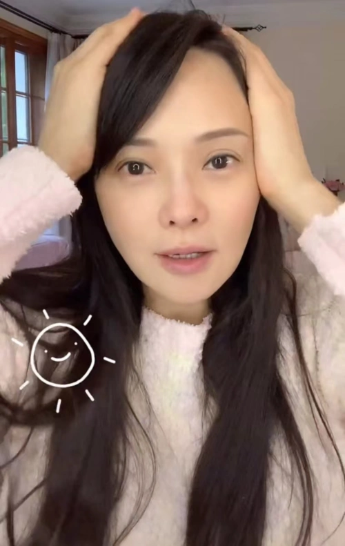 53岁伊能静纯素颜出镜状态获网友怒赞曾自称脸上花费超七位数