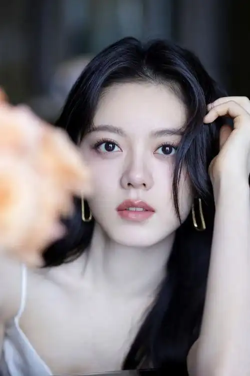 内娱最美00后赵今麦玉唇大赏,闭月羞花不足以形容她的美了