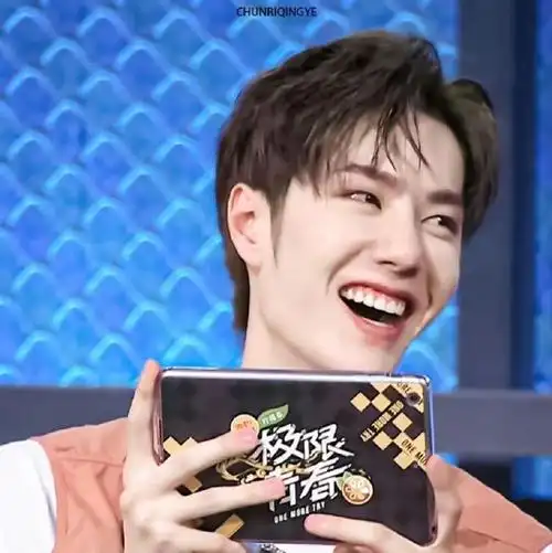 不要因为人家牙齿好看就说是烤瓷,王一博只说过爱吃糖大牙补的时候