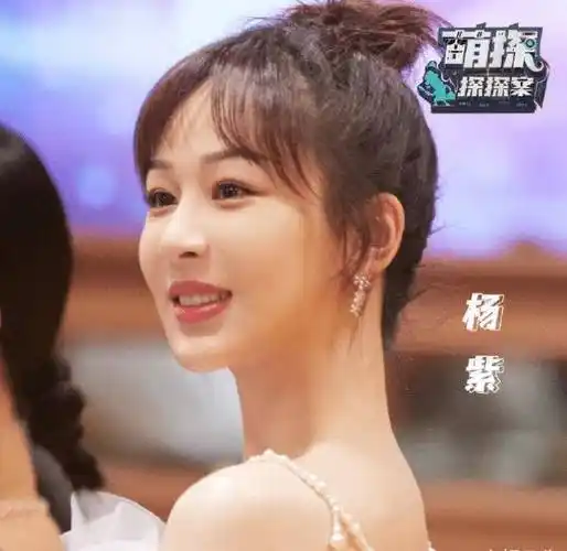 激动把杨紫拍倒地上,她下意识反应却成焦点_儿女_节目_小时候