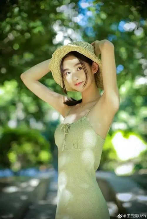 王玉雯夏日写真,纯情淡雅,甜美可人,少女感十足