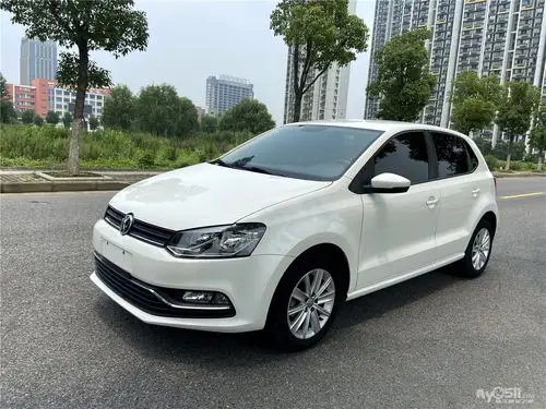 出售大众polo 2015年白色两厢自动挡 大屏导航/小钢炮/油耗低/一手车