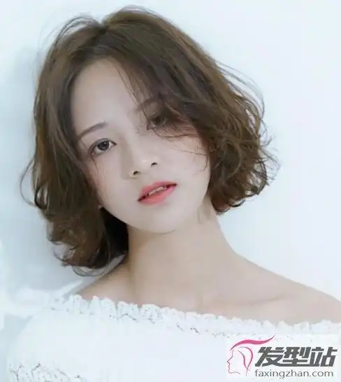 女生短发适合烫什么卷 这样烫显嫩时髦元气满满_发型站_最新流行发型