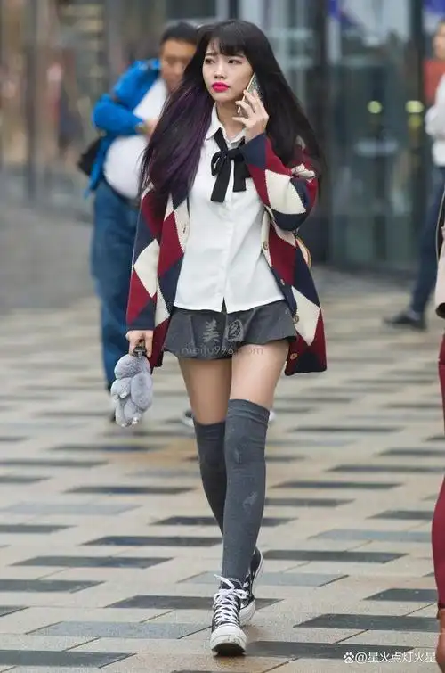 裙子怎么搭配?来看看一些街拍的穿法