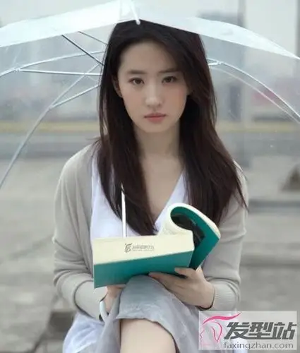 直发剪什么发型好看 层次感剪裁更洋气显嫩_发型站_最新流行发型设计