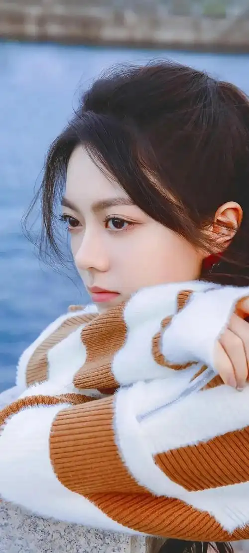 赵今麦写真集分享 知性而又甜美