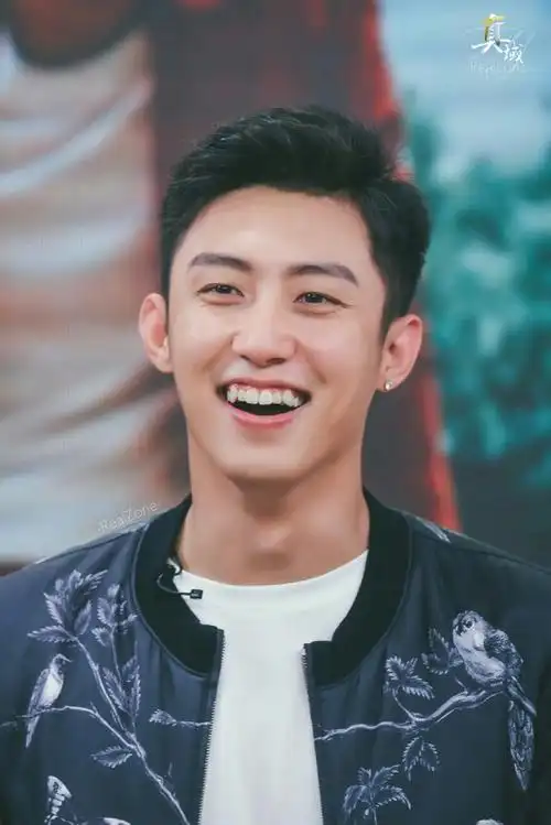 黄景瑜 灿烂的笑容 好看的虎牙(ò ó)