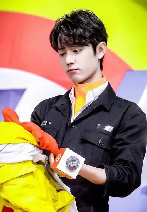 看完肖战撒娇卖萌的这些照片,你有被萌到吗?你能坚持到第几张呢?