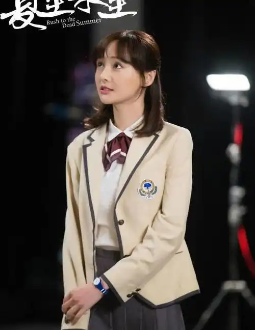 不愧是校园剧女主角,29岁的郑爽穿校服装也太清纯了吧?