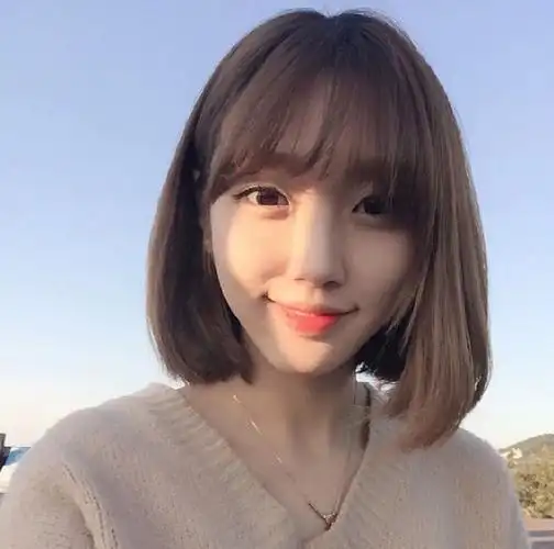 短发加空气刘海,不挑人的发型