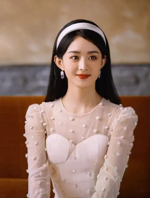 赵丽颖红发烟熏女团造型登春夏刊杂志封面气质高冷眼带鄙视