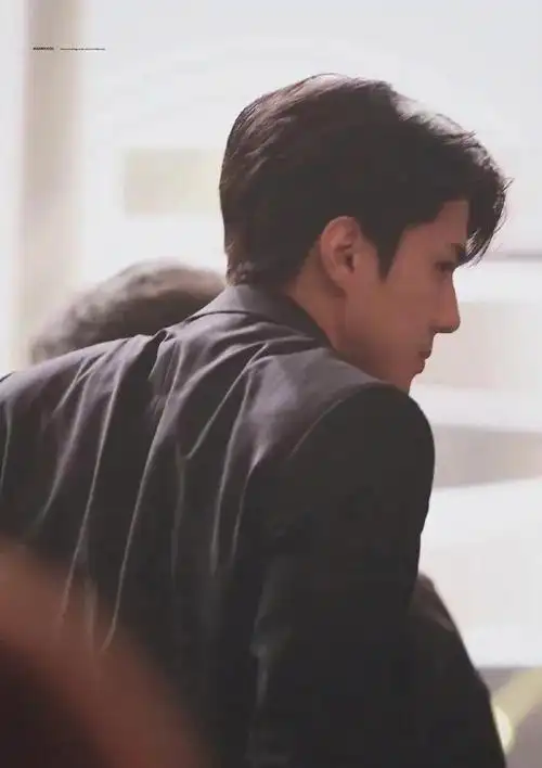 感到安心的后背#exo  #吴世勋#sehun#头像  #壁纸