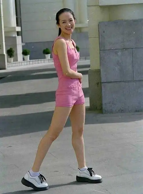 影视版权观察 的想法: 章子怡学生时代的照片显得既可爱,又青涩