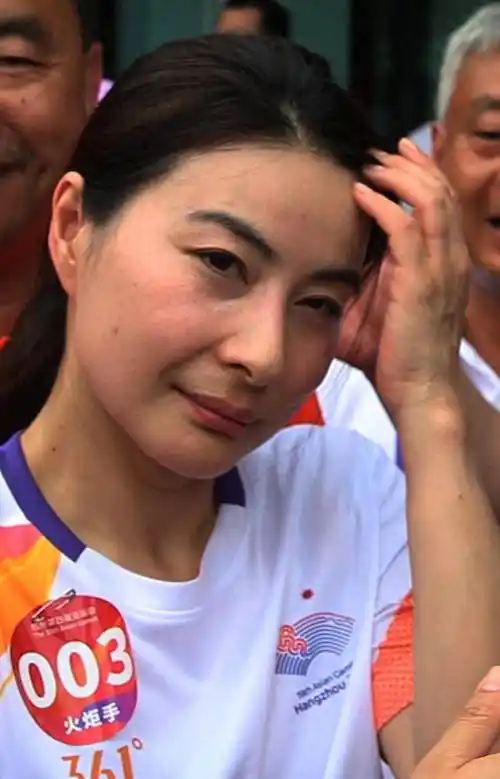 火炬手郭晶晶素颜出镜 脸上没有科技与狠活_媒体_自然_眼光